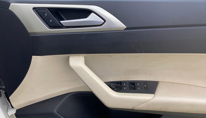 2023 Volkswagen VIRTUS TOPLINE TSI 1.0 MT, Petrol, Manual, 41,340 km, Driver Side Door Panels Control