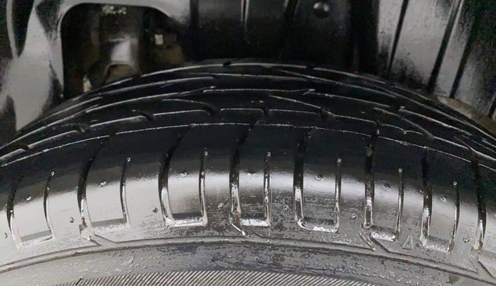 2022 Mahindra XUV300 W6 1.2 PETROL, Petrol, Manual, 21,151 km, Left Rear Tyre Tread