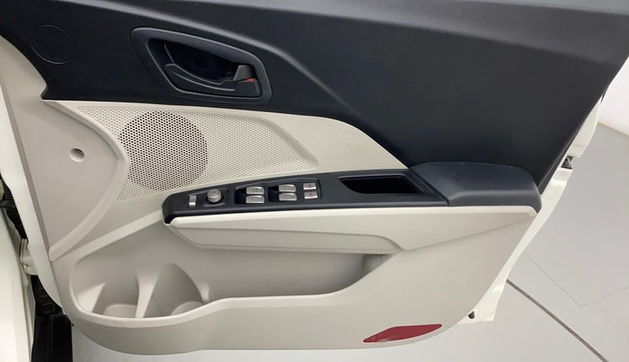 2022 Mahindra XUV300 W6 1.2 PETROL, Petrol, Manual, 21,151 km, Driver Side Door Panels Control