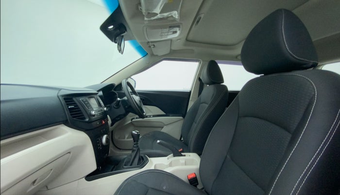 2022 Mahindra XUV300 W6 1.2 PETROL, Petrol, Manual, 21,151 km, Right Side Front Door Cabin