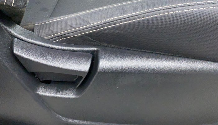 2022 Mahindra XUV300 W6 1.2 PETROL, Petrol, Manual, 21,151 km, Driver Side Adjustment Panel