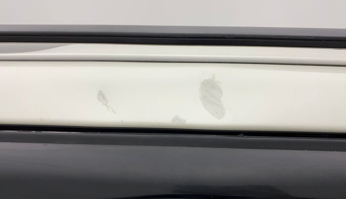 2022 Mahindra XUV300 W6 1.2 PETROL, Petrol, Manual, 21,151 km, Left B pillar - Slightly dented