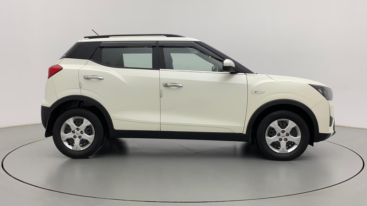 2022 Mahindra XUV300 W6 1.2 PETROL, Petrol, Manual, 21,151 km, Right Side View