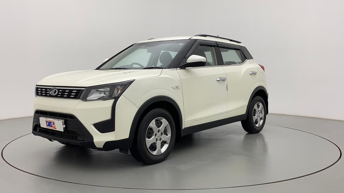 2022 Mahindra XUV300 W6 1.2 PETROL, Petrol, Manual, 21,151 km, Left Front Diagonal