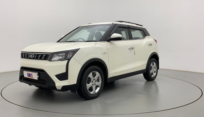 2022 Mahindra XUV300 W6 1.2 PETROL, Petrol, Manual, 21,151 km, Left Front Diagonal