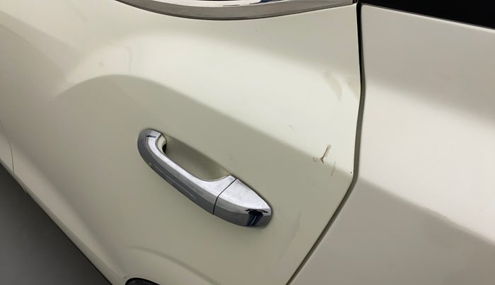 2022 Mahindra XUV300 W6 1.2 PETROL, Petrol, Manual, 21,151 km, Rear left door - Paint has faded