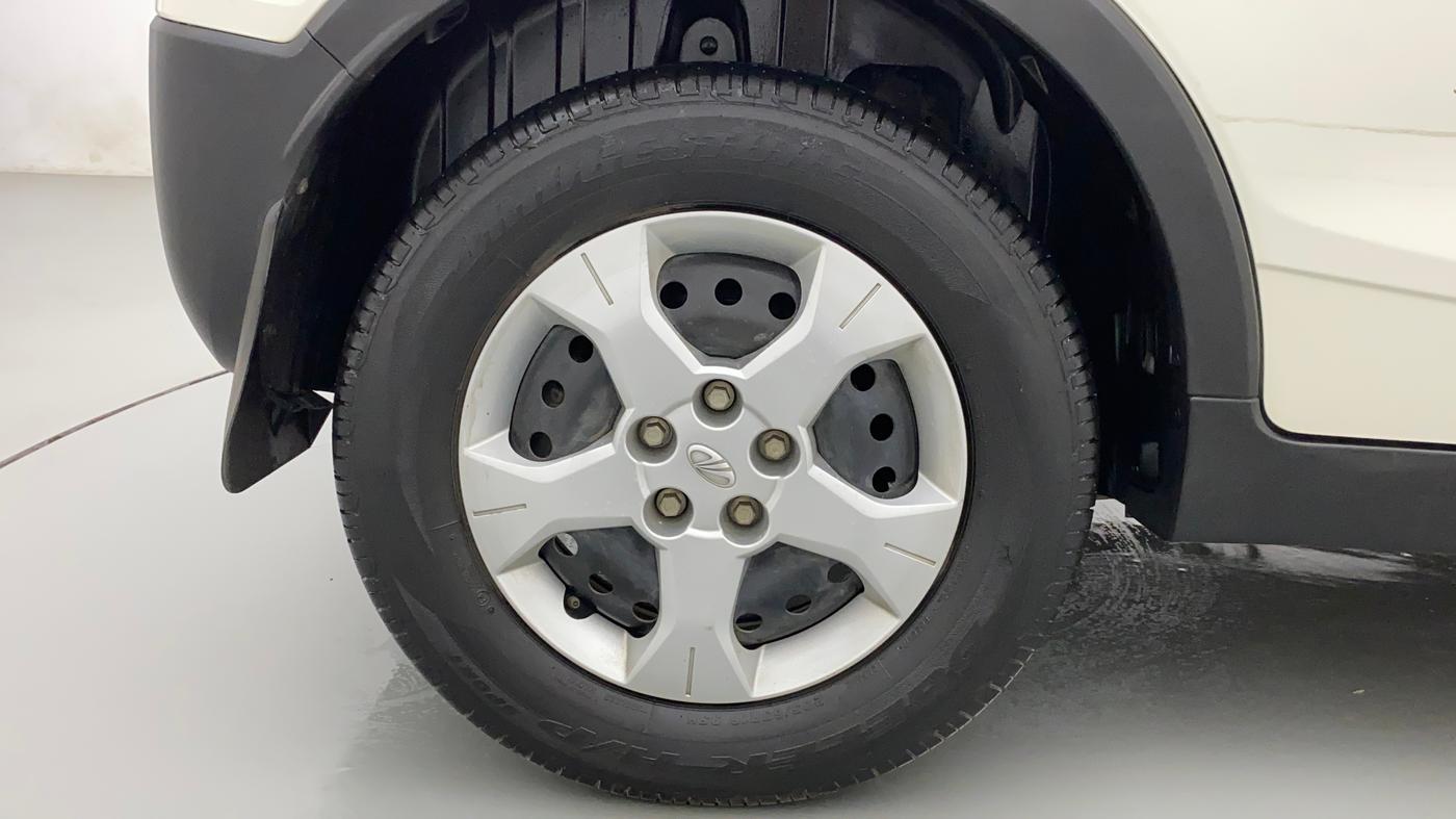 2022 Mahindra XUV300 W6 1.2 PETROL, Petrol, Manual, 21,151 km, Right Rear Wheel