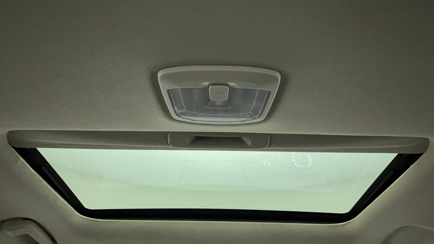 2022 Mahindra XUV300 W6 1.2 PETROL, Petrol, Manual, 21,151 km, Moonroof/ Sunroof