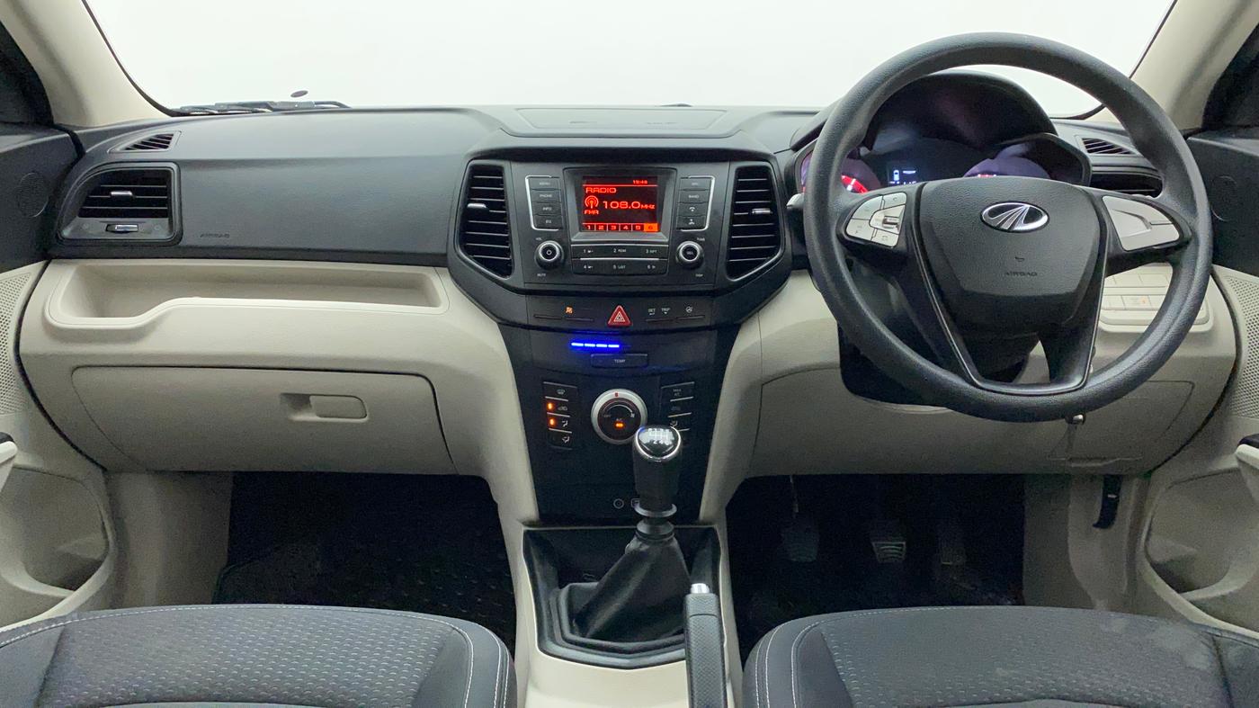 2022 Mahindra XUV300 W6 1.2 PETROL, Petrol, Manual, 21,151 km, Dashboard