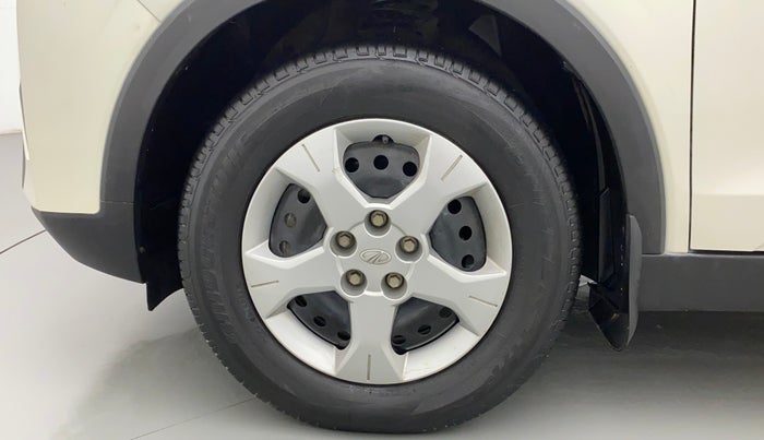 2022 Mahindra XUV300 W6 1.2 PETROL, Petrol, Manual, 21,151 km, Left Front Wheel