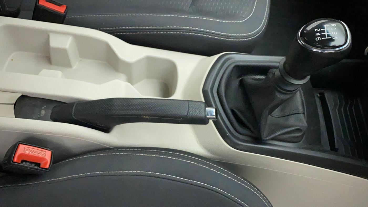 2022 Mahindra XUV300 W6 1.2 PETROL, Petrol, Manual, 21,151 km, Gear Lever