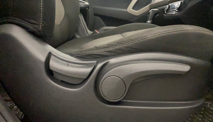 2016 Hyundai Creta SX PLUS AT 1.6 PETROL, Petrol, Automatic, 40,647 km, Driver Side Adjustment Panel