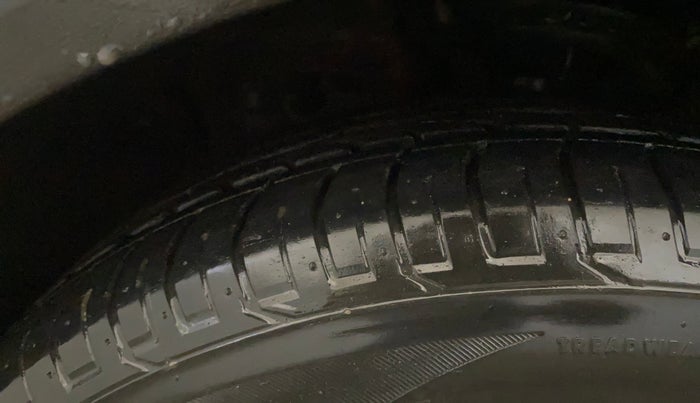 2016 Hyundai Creta SX PLUS AT 1.6 PETROL, Petrol, Automatic, 40,647 km, Left Front Tyre Tread