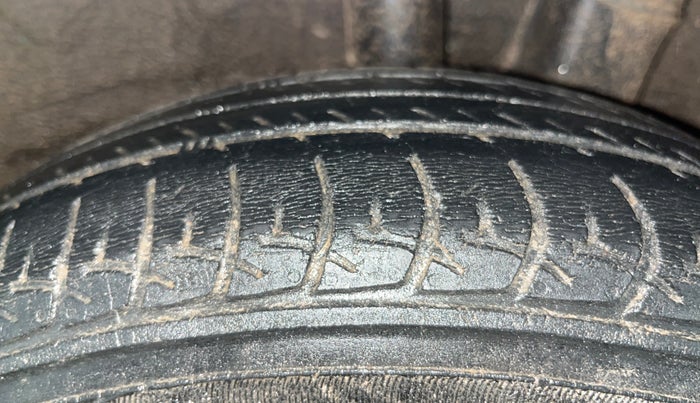 2016 Hyundai Grand i10 MAGNA 1.2 KAPPA VTVT, CNG, Manual, 67,135 km, Left Rear Tyre Tread