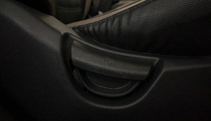 2016 Hyundai Grand i10 MAGNA 1.2 KAPPA VTVT, CNG, Manual, 67,135 km, Driver Side Adjustment Panel