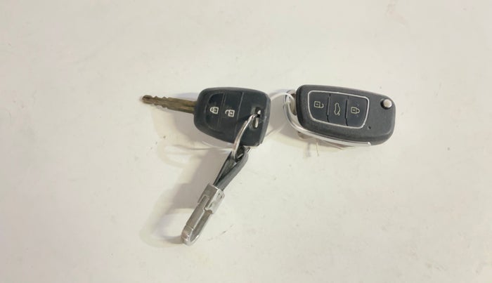 2016 Hyundai Grand i10 MAGNA 1.2 KAPPA VTVT, CNG, Manual, 67,135 km, Key Close Up