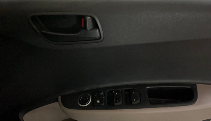 2016 Hyundai Grand i10 MAGNA 1.2 KAPPA VTVT, CNG, Manual, 67,135 km, Driver Side Door Panels Control