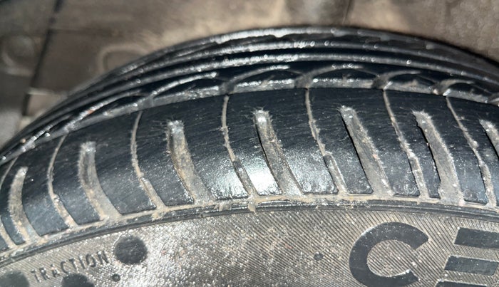 2016 Hyundai Grand i10 MAGNA 1.2 KAPPA VTVT, CNG, Manual, 67,135 km, Right Rear Tyre Tread