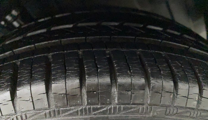 2014 Hyundai i20 ASTA 1.2, Petrol, Manual, 13,616 km, Left Front Tyre Tread