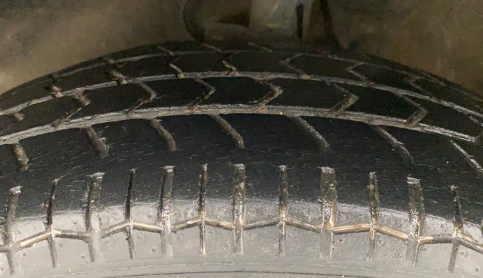 2013 Maruti Ritz ZDI, Diesel, Manual, 88,005 km, Left Front Tyre Tread