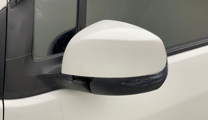 2013 Maruti Ritz ZDI, Diesel, Manual, 88,005 km, Left rear-view mirror - Cover has minor damage