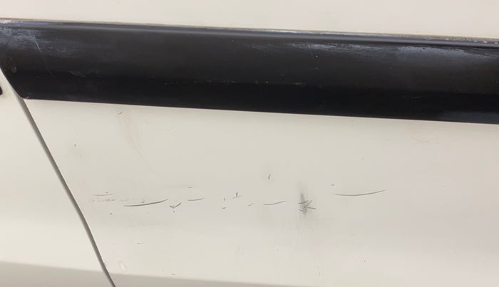 2013 Maruti Ritz ZDI, Diesel, Manual, 88,005 km, Driver-side door - Minor scratches