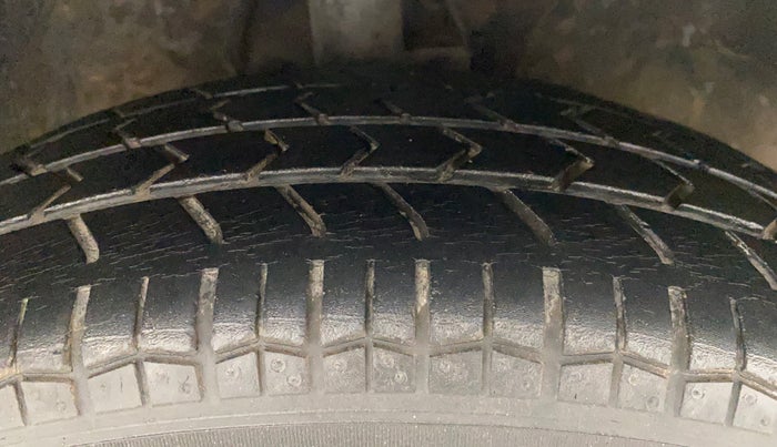 2013 Maruti Ritz ZDI, Diesel, Manual, 88,005 km, Right Front Tyre Tread