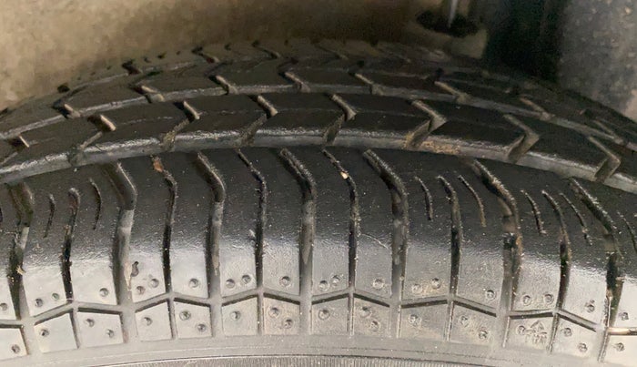 2013 Maruti Ritz ZDI, Diesel, Manual, 88,005 km, Left Rear Tyre Tread