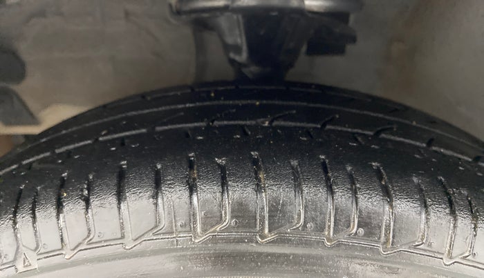 2013 Hyundai i10 MAGNA 1.1, Petrol, Manual, 91,344 km, Left Front Tyre Tread