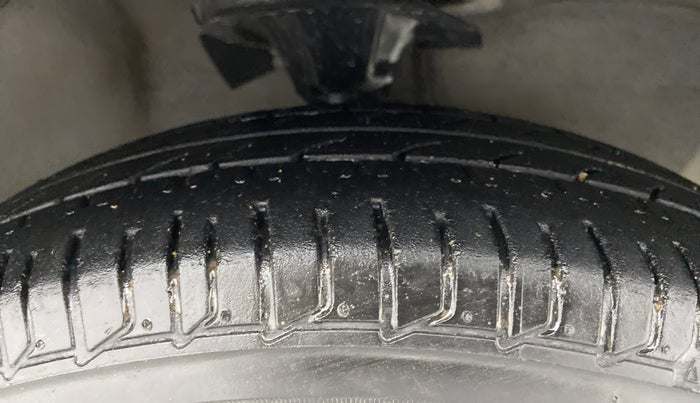 2013 Hyundai i10 MAGNA 1.1, Petrol, Manual, 91,344 km, Right Front Tyre Tread