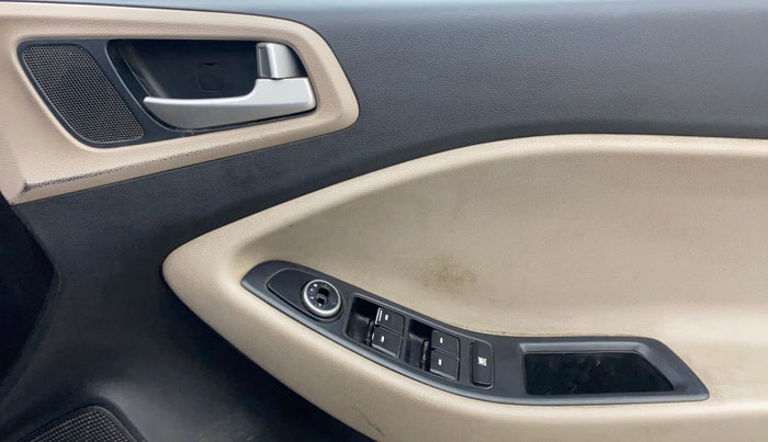 2016 Hyundai Elite i20 MAGNA 1.2, Petrol, Manual, 1,08,138 km, Driver Side Door Panels Control