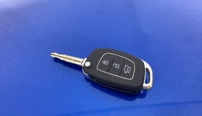 2016 Hyundai Elite i20 MAGNA 1.2, Petrol, Manual, 1,08,138 km, Key Close Up