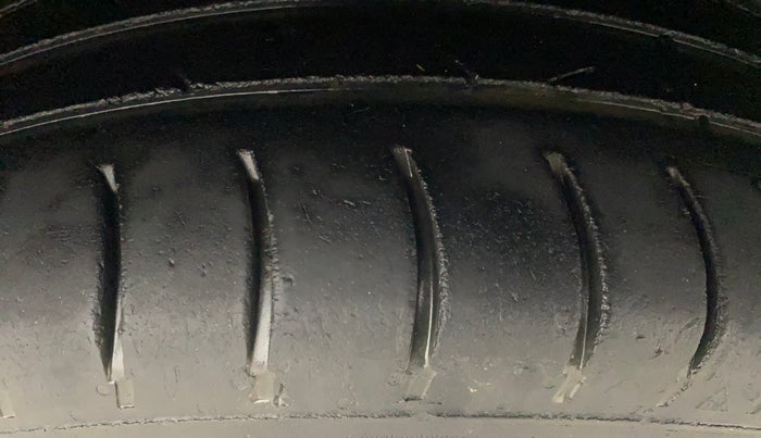 2016 Hyundai Elite i20 MAGNA 1.2, Petrol, Manual, 1,08,138 km, Right Front Tyre Tread