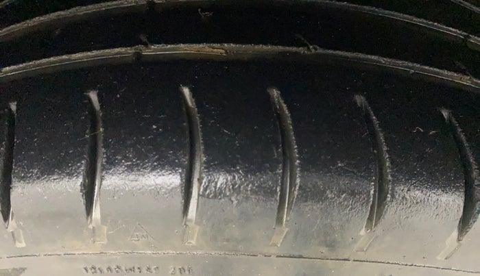 2016 Hyundai Elite i20 MAGNA 1.2, Petrol, Manual, 1,08,138 km, Left Front Tyre Tread