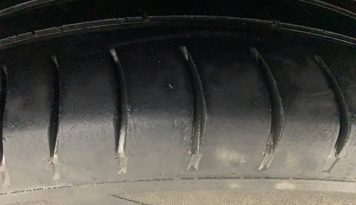 2016 Hyundai Elite i20 MAGNA 1.2, Petrol, Manual, 1,08,138 km, Left Rear Tyre Tread