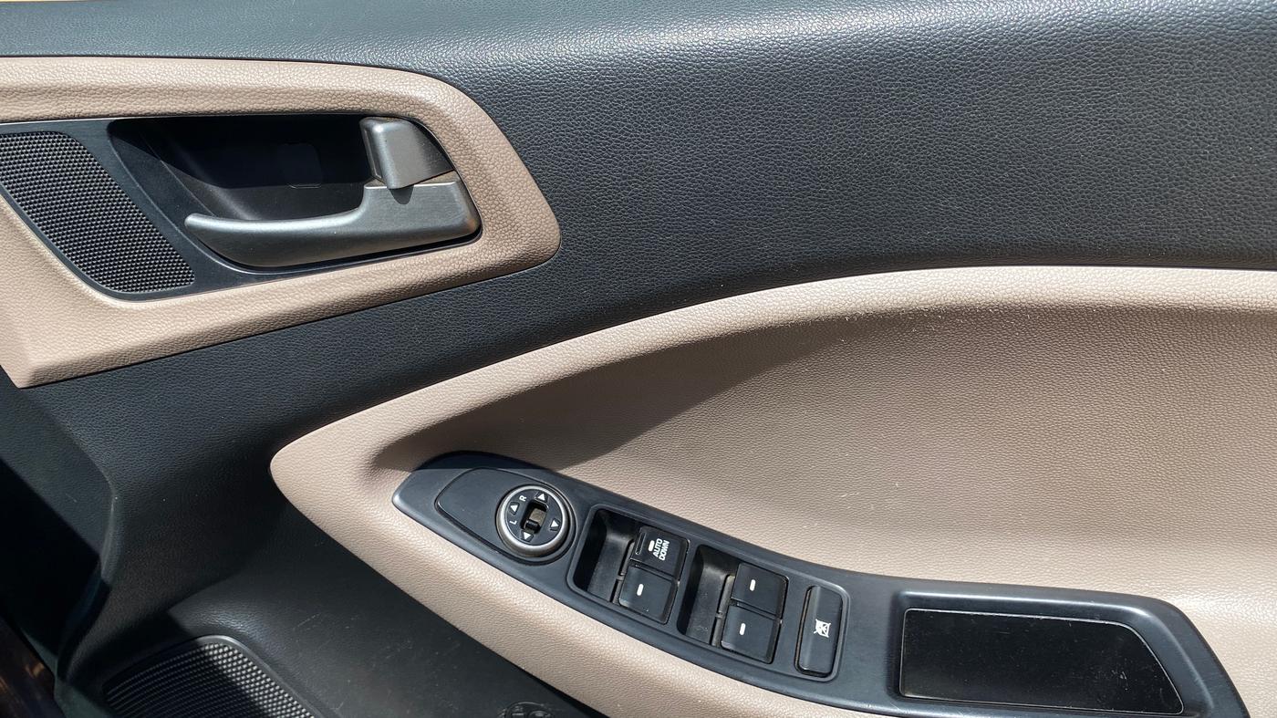 2019 Hyundai Elite i20 MAGNA PLUS 1.2, Petrol, Manual, 73,553 km, Driver Side Door Panels Control