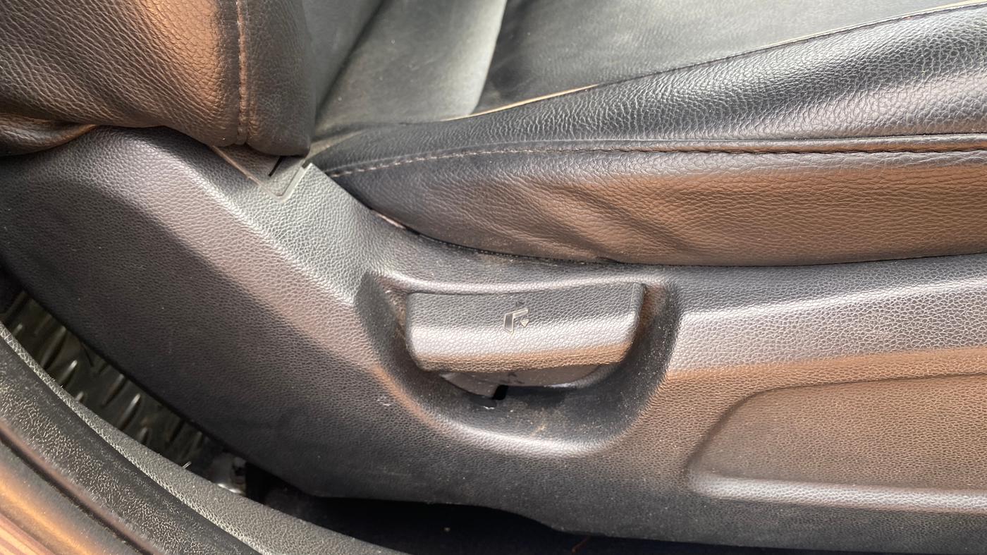 2019 Hyundai Elite i20 MAGNA PLUS 1.2, Petrol, Manual, 73,553 km, Driver Side Adjustment Panel