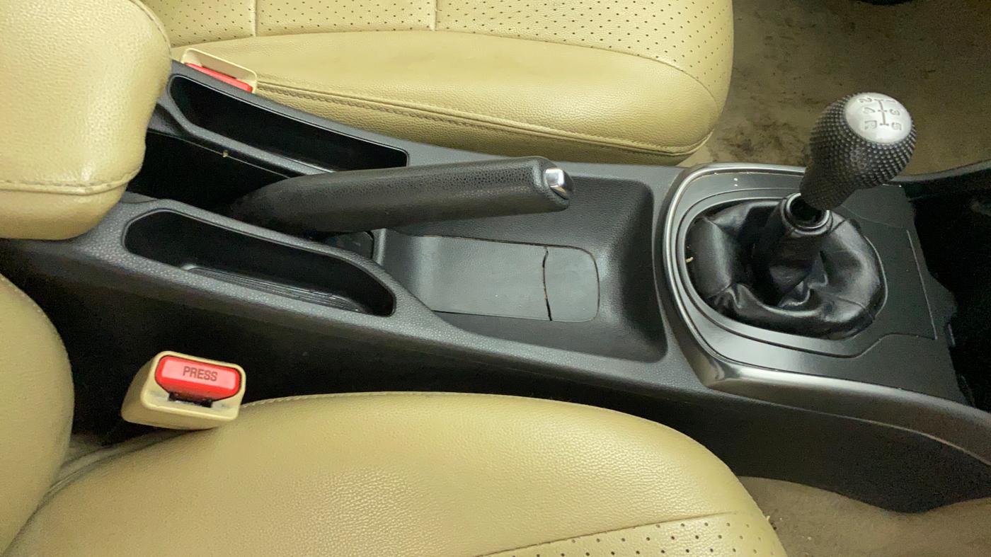 2015 Honda City 1.5L I-VTEC V MT, Petrol, Manual, 65,140 km, Gear Lever