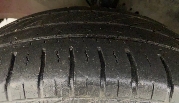 2012 Honda Brio S MT, CNG, Manual, 78,133 km, Left Front Tyre Tread