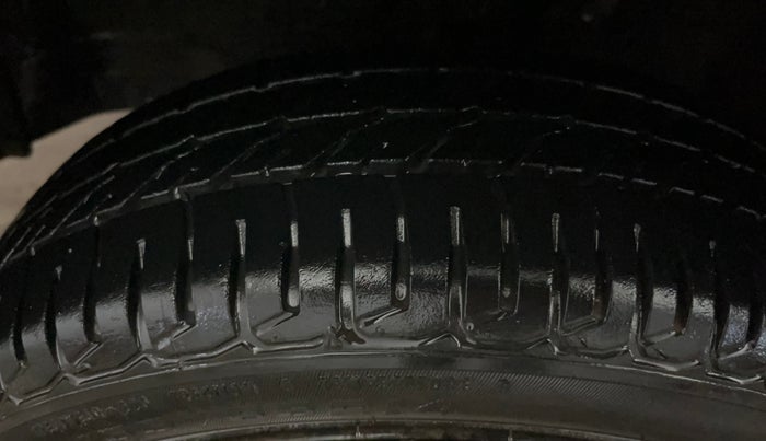 2015 Maruti Wagon R 1.0 VXI, Petrol, Manual, 30,312 km, Left Front Tyre Tread