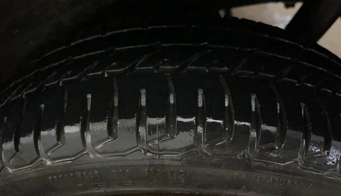 2015 Maruti Wagon R 1.0 VXI, Petrol, Manual, 30,312 km, Left Rear Tyre Tread