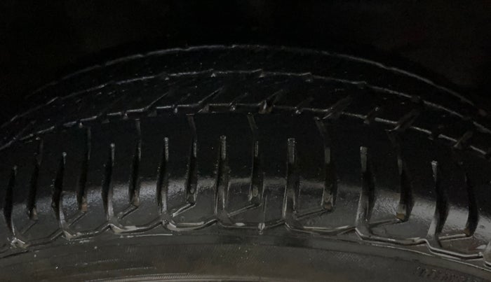2015 Maruti Wagon R 1.0 VXI, Petrol, Manual, 30,312 km, Right Front Tyre Tread
