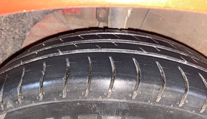 2020 Maruti Dzire VXI, Petrol, Manual, 90,968 km, Left Front Tyre Tread