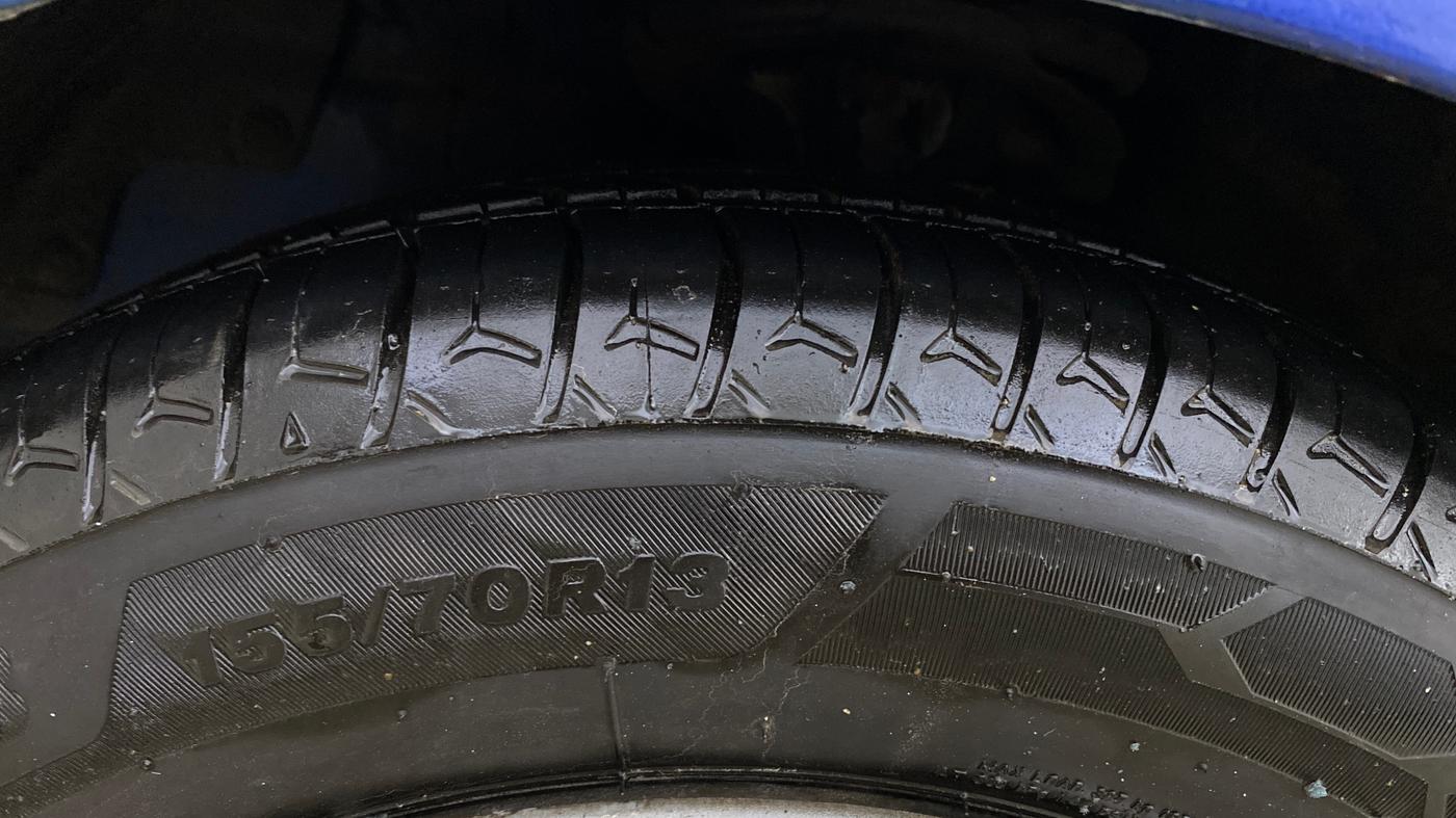 2013 Hyundai Eon MAGNA +, CNG, Manual, 81,842 km, Left Front Tyre Tread