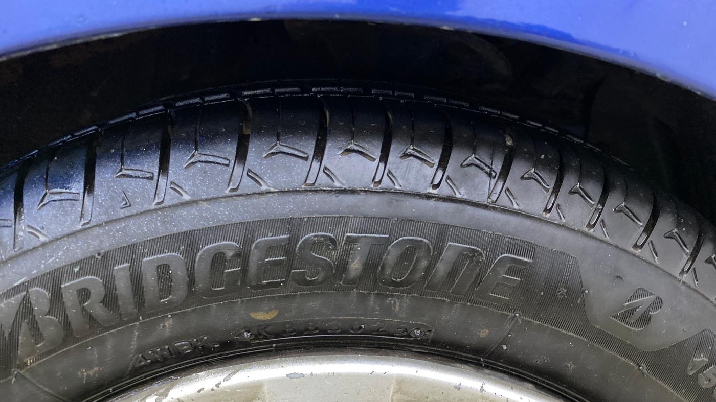 2013 Hyundai Eon MAGNA +, CNG, Manual, 81,842 km, Right Front Tyre Tread