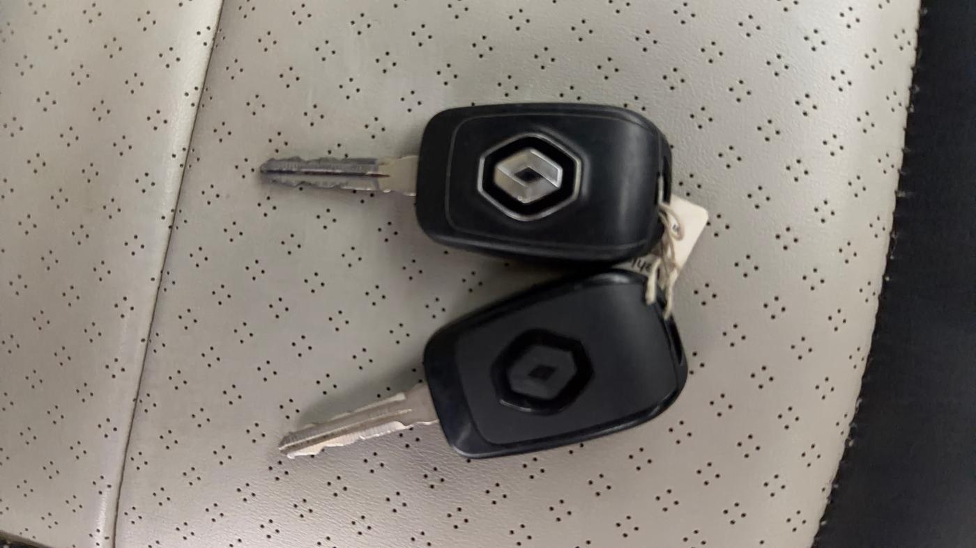 2023 Renault TRIBER RXT, Petrol, Manual, 46,804 km, Key Close Up