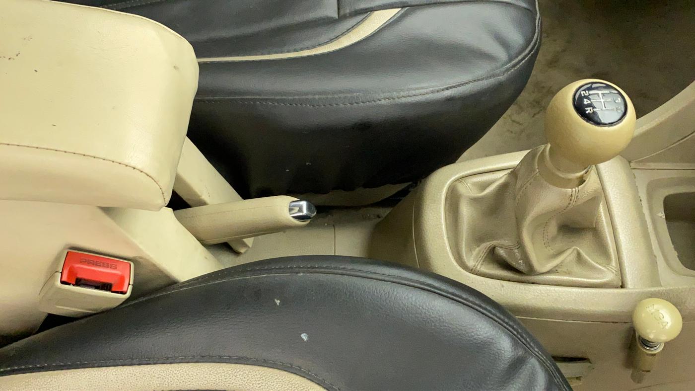 2014 Maruti Ertiga VXI, Petrol, Manual, 45,864 km, Gear Lever