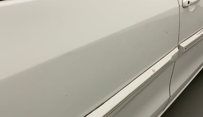 2014 Maruti Ertiga VXI, Petrol, Manual, 45,864 km, Right rear door - Minor scratches
