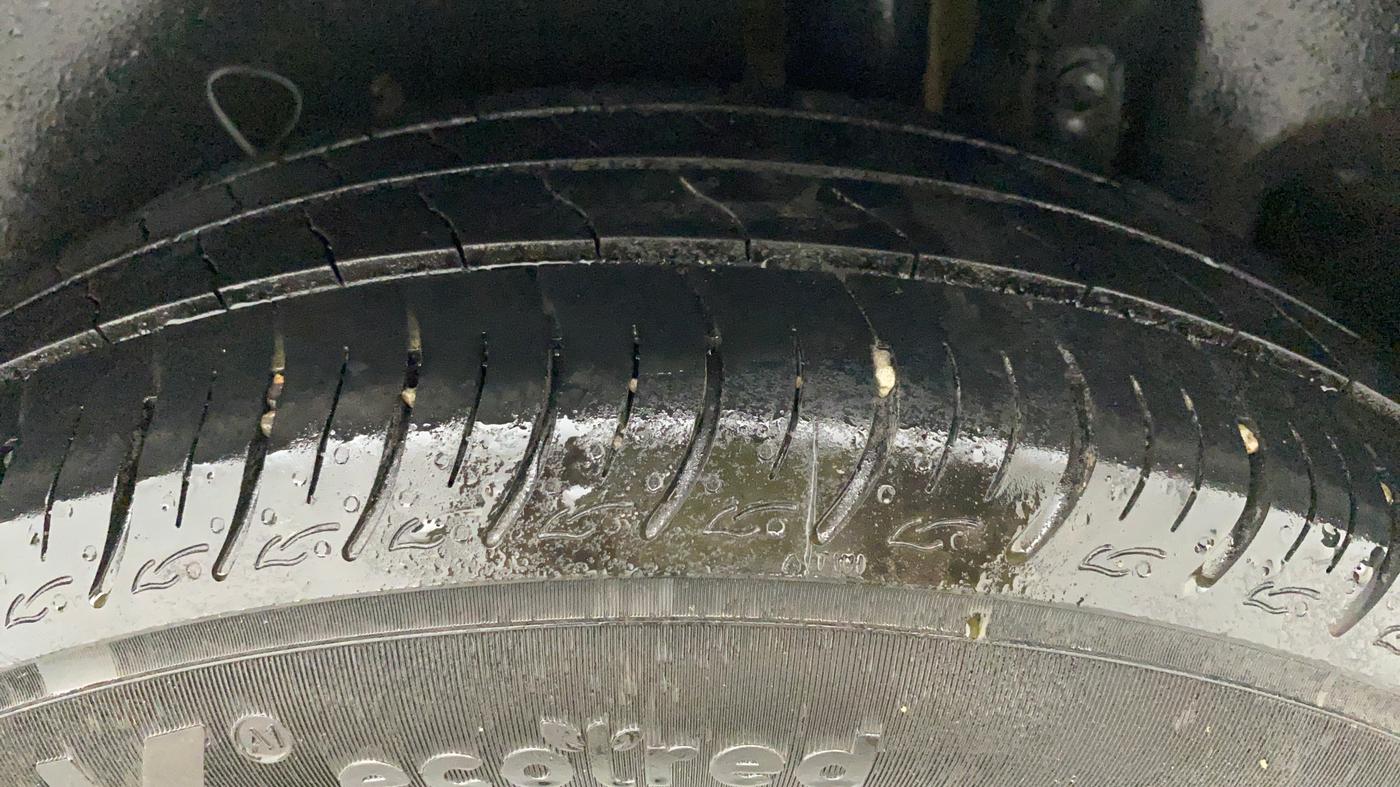 2014 Maruti Ertiga VXI, Petrol, Manual, 45,864 km, Left Rear Tyre Tread