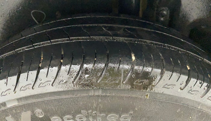 2014 Maruti Ertiga VXI, Petrol, Manual, 45,864 km, Left Rear Tyre Tread